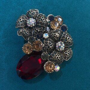 Flower Shape Crystal Decorated Brooch
